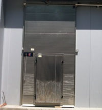 usa-glisanta-de-mari-dimensiuni-cu-acces-pietonal