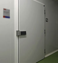 usa-tip-enc-pentru-spatii-frigorifice-cu-balamale